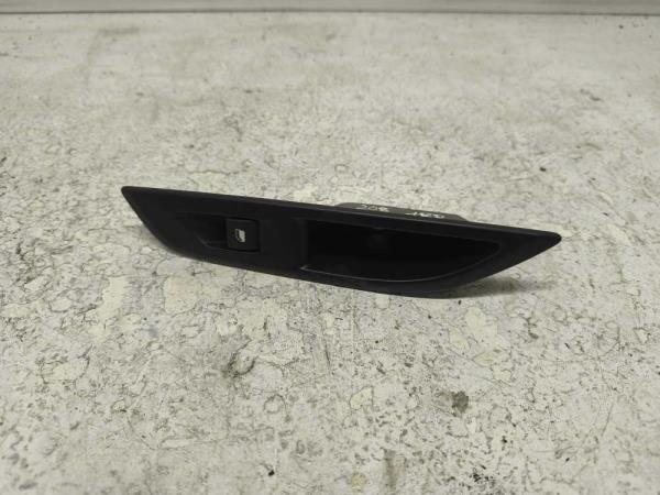 BOUTON LEVE VITRE ARRIERE DROIT PEUGEOT - Vue 1